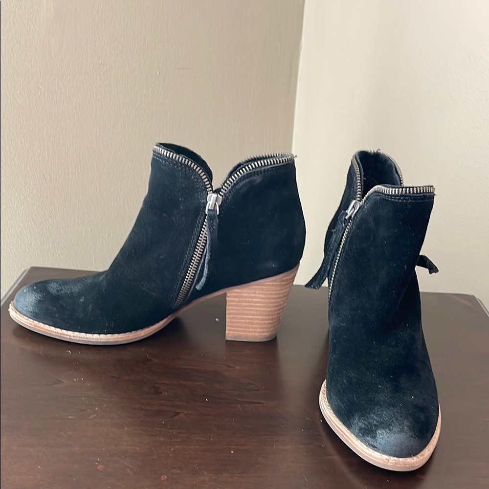 Dolce Vita Black suede Ankle Boots with Chunky Heel and Side Zipper